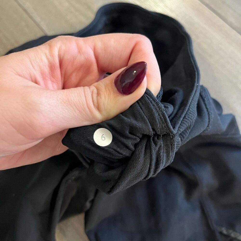 Lululemon Black Cropped Athletic Workout Pants Women 6 - Picture 3 of 5